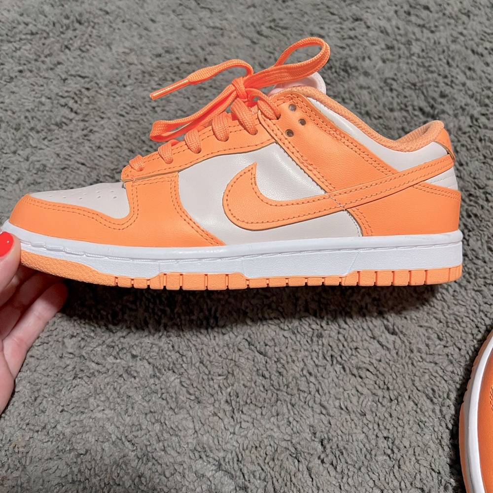 Nike low Dunks.